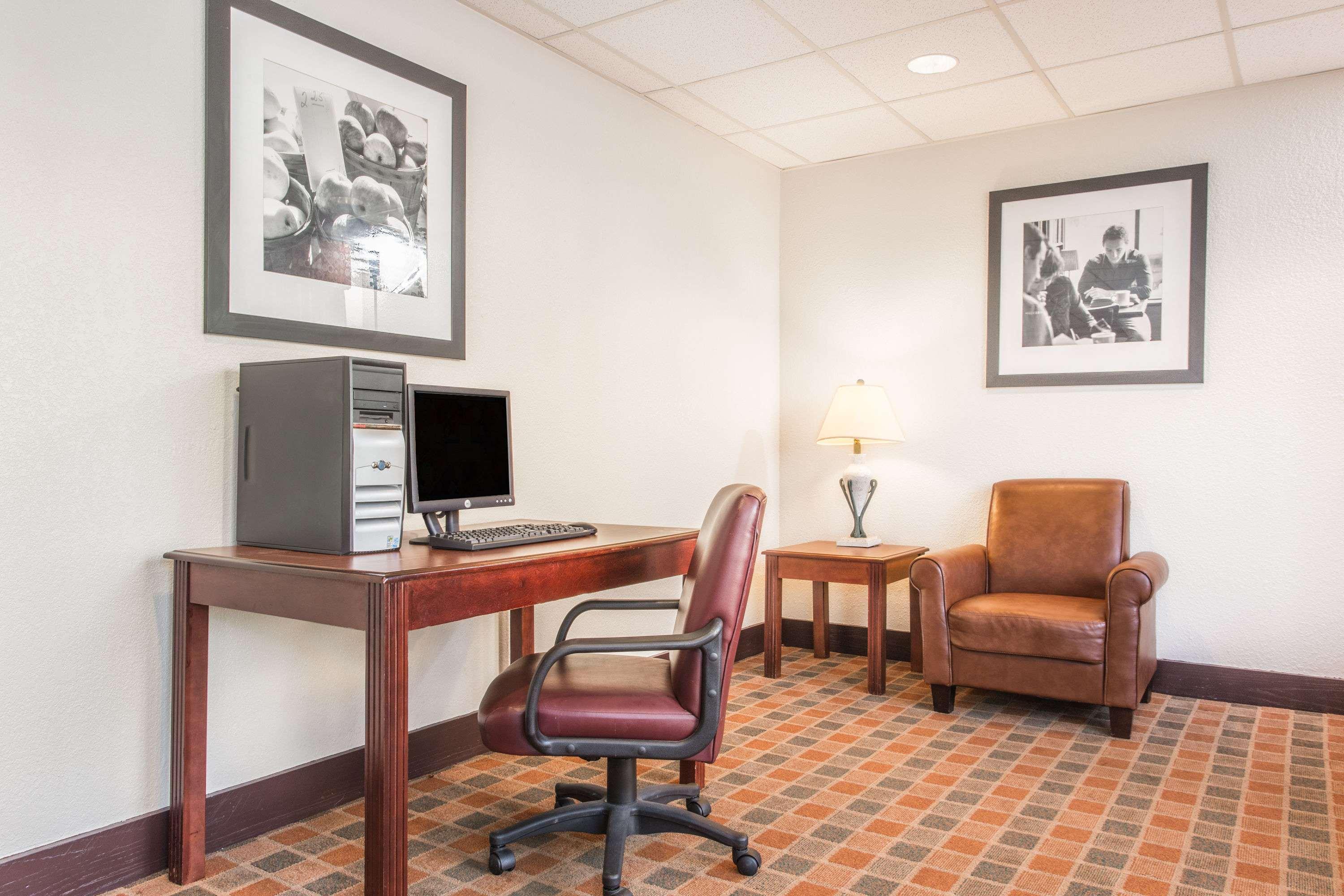 Baymont By Wyndham Cincinnati Sharonville Exterior photo
